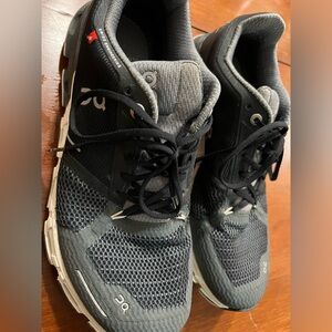 ON Cloudflyer running shoes size 9.5